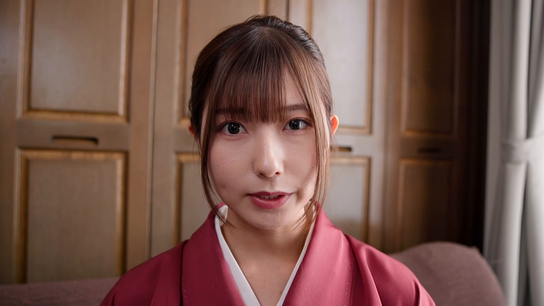 堕ちていく美しき若女将 社内蜜楽 画像1