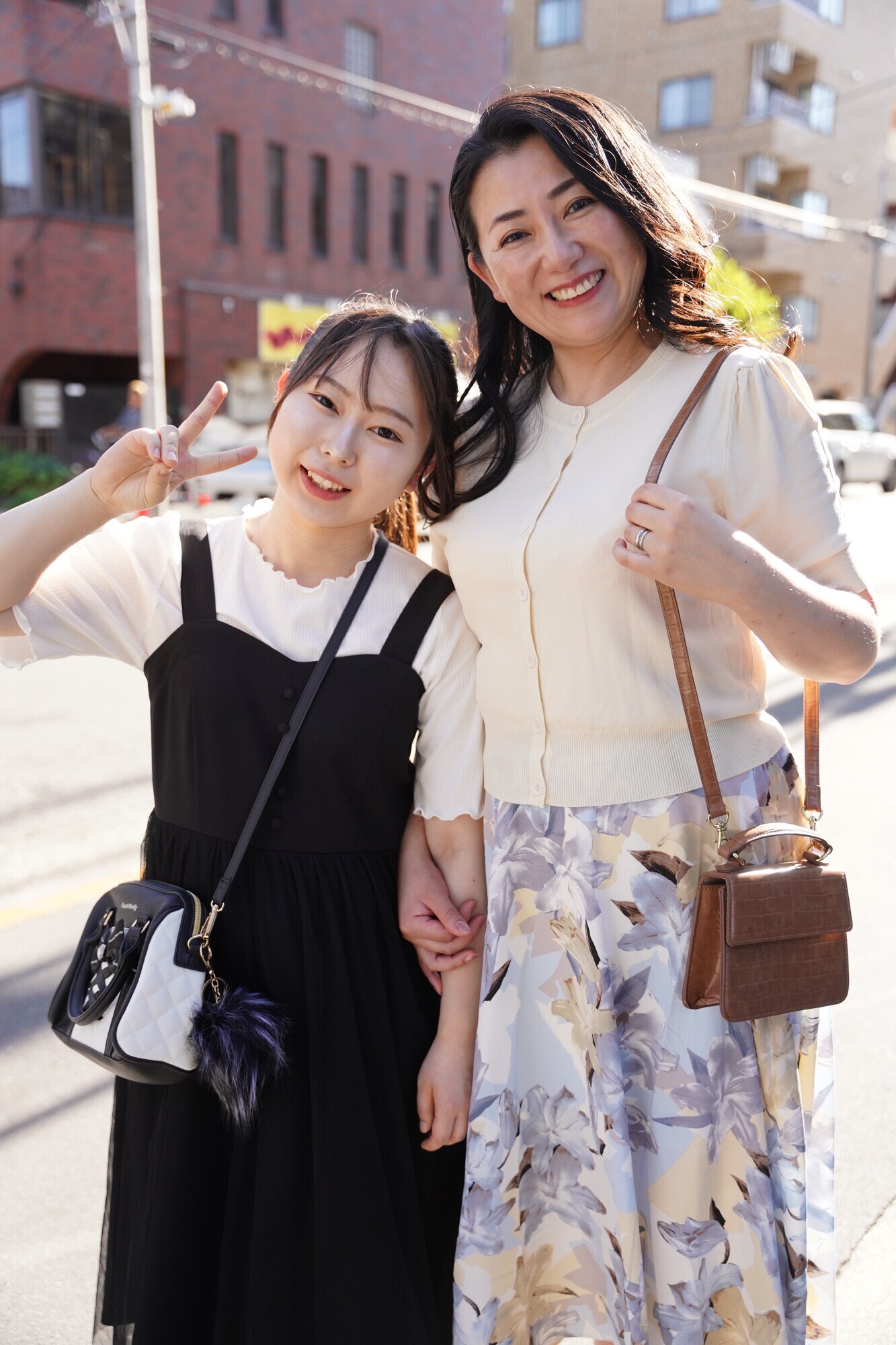 母娘ナンパ 1 親友みたいな仲良し母娘2名 奈良崎みづき／西野乙音