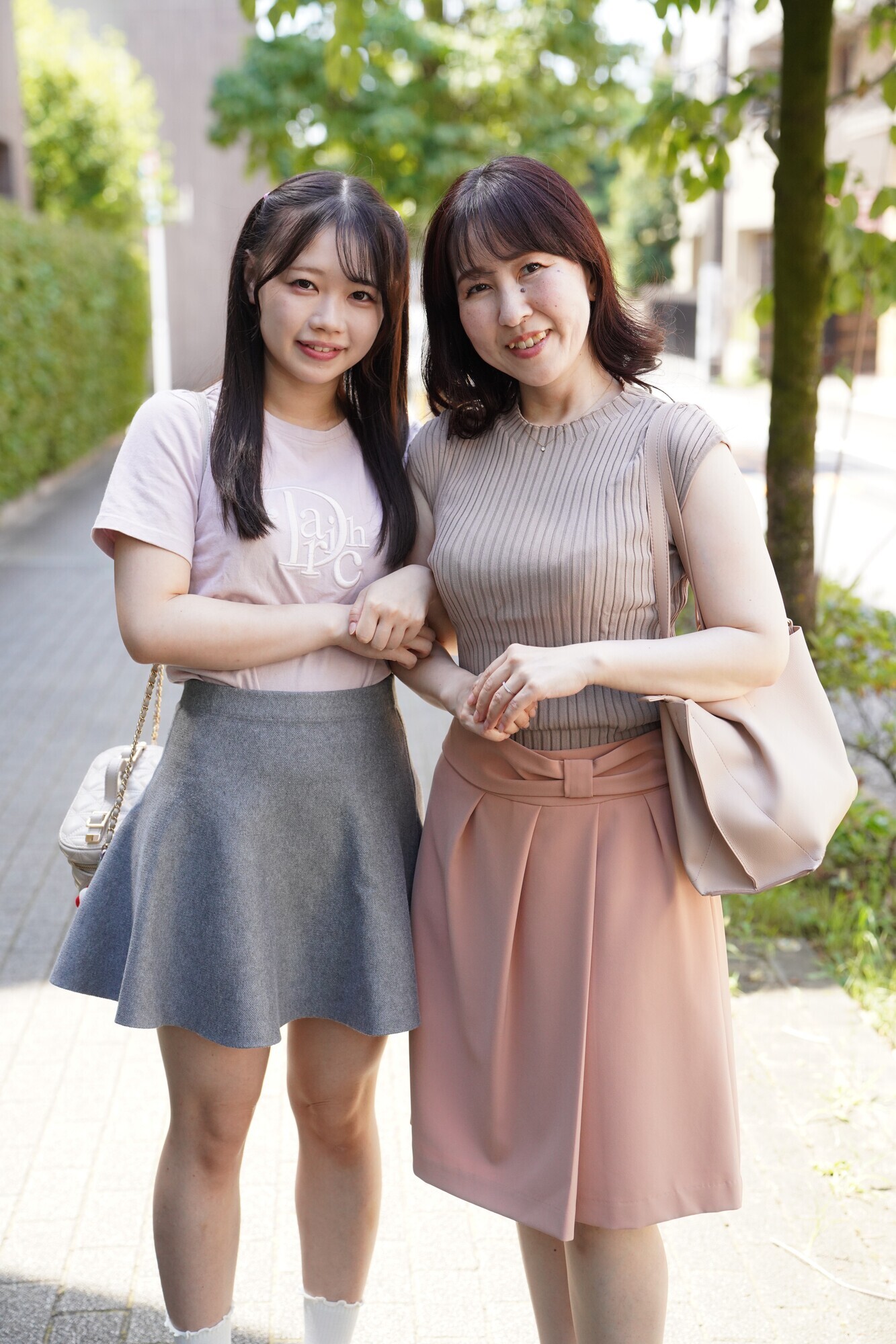 母娘ナンパ 2 親友みたいな仲良し母娘2名 月原和奈／小日向める