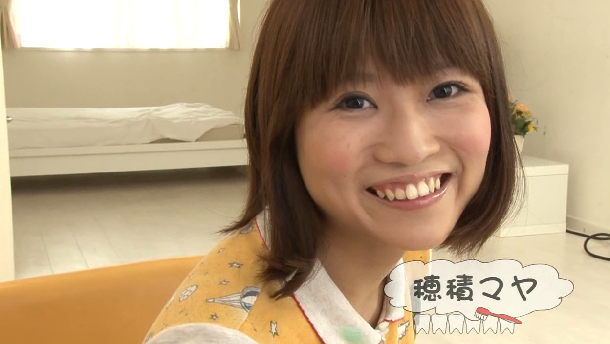 歯を磨く女 画像12