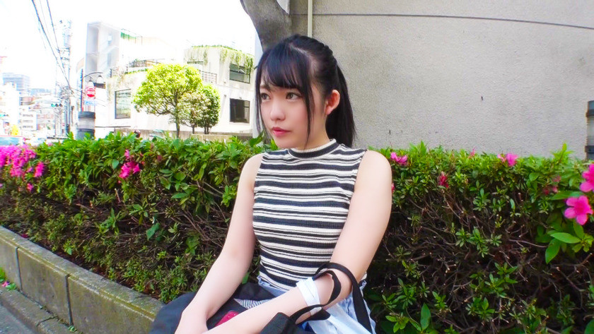 【押しに弱い素人女子×スマホ首マッサージ】嫌と言えない世間知らずな女子を騙して無許可でスペシャルザーメン注入ww 画像1