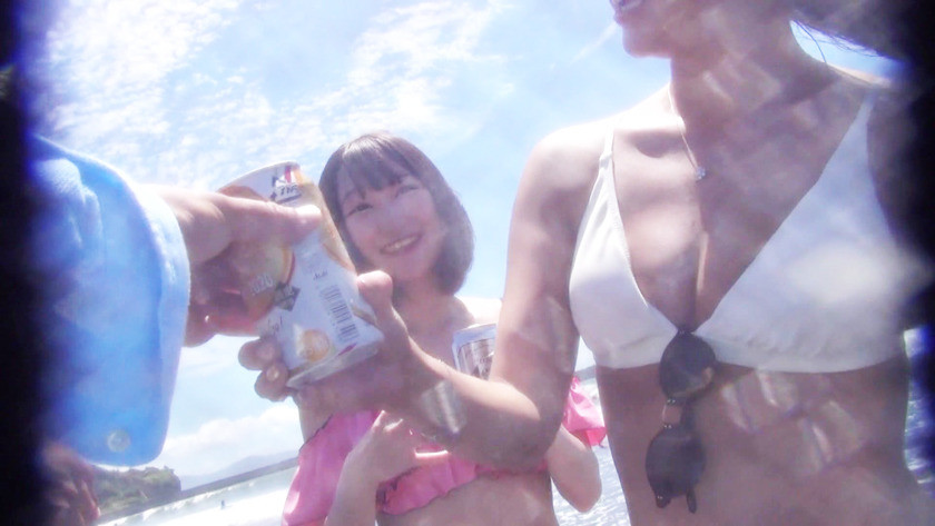 【海ナンパしたスレンダー美少女！感度抜群ちっぱい娘☆】最初は警戒心強めだったのに乳首を弄ってあげると発情スイッチが一気にオンになる貪欲ビッチだったwww