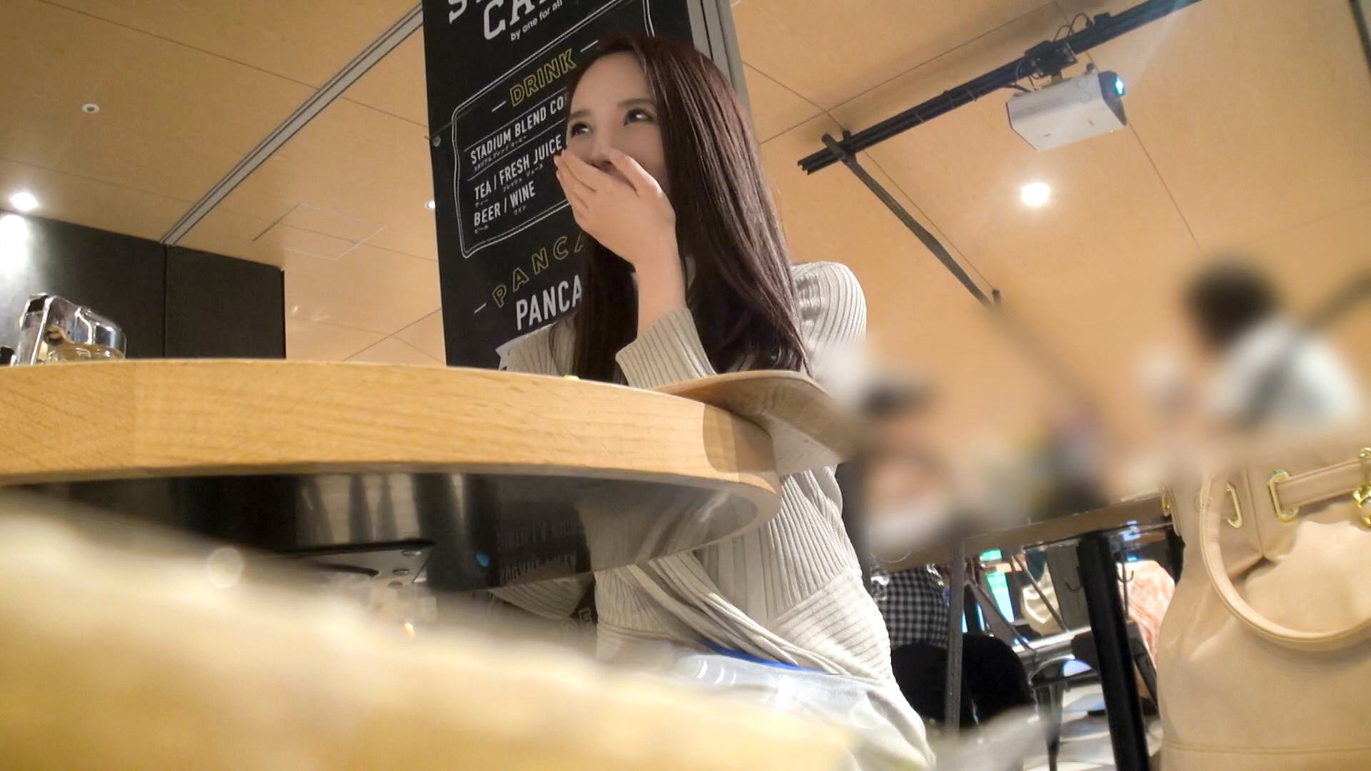 パパ活に勤しむグラマラスGカップお高め美人はカネと押しに激ヨワ!!たわわなデカ乳を揺らしながらおマ●コおっぴろげてニッコリ笑顔でナマ中出し☆ 画像1