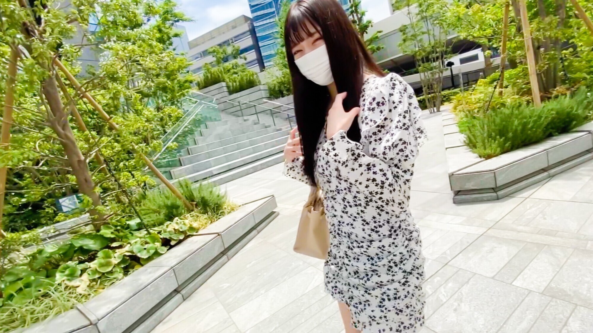 【歯科助手×マスクが最強!!】黒髪ロングのスレンダー美少女がおじさんのSEXテクで感じまくりイキまくりの連続絶頂!! 画像1