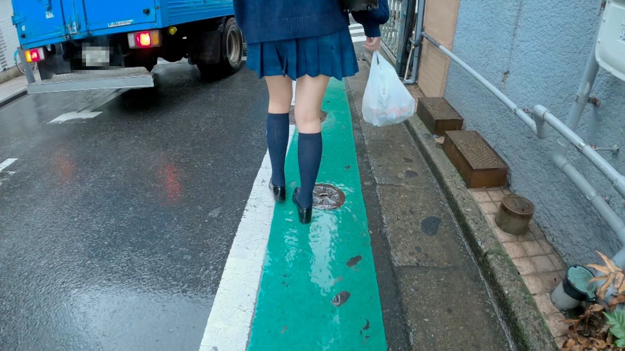 ち〇ぽ気持ちいい連呼する現役18歳に中出し！舐め好き制服J〇が想定外のスケベスキルでオジサンを圧倒！！