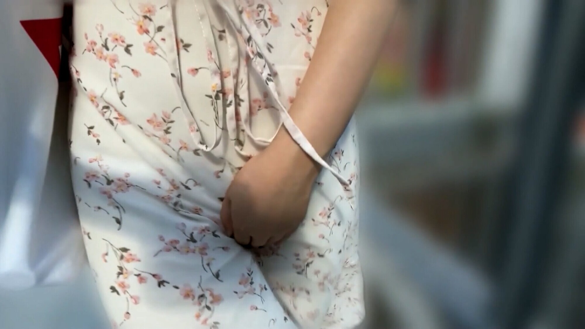 花芽ありすちゃんとリモバイ散歩!街中で絶頂恥辱プレイ! 4枚目