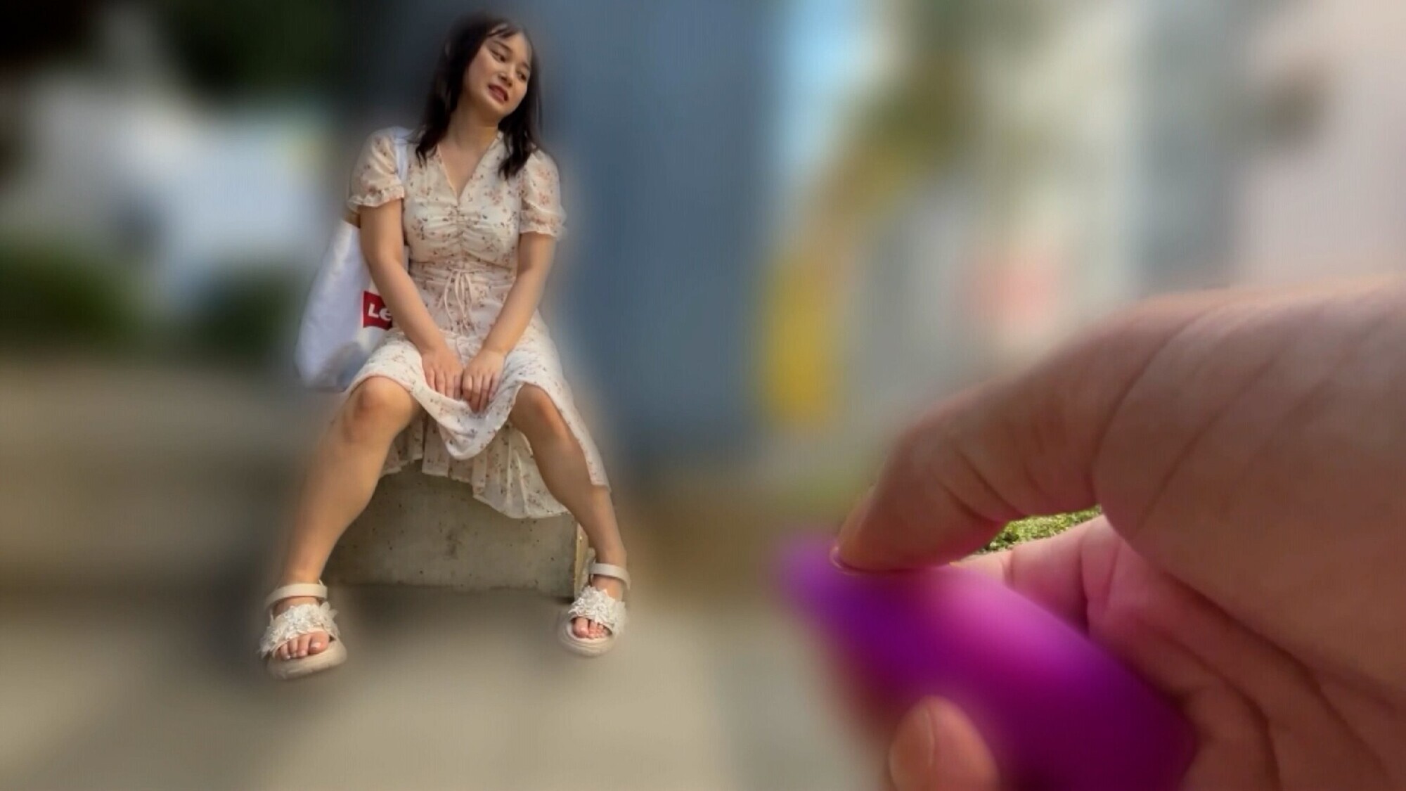 花芽ありすちゃんとリモバイ散歩!街中で絶頂恥辱プレイ! 12枚目