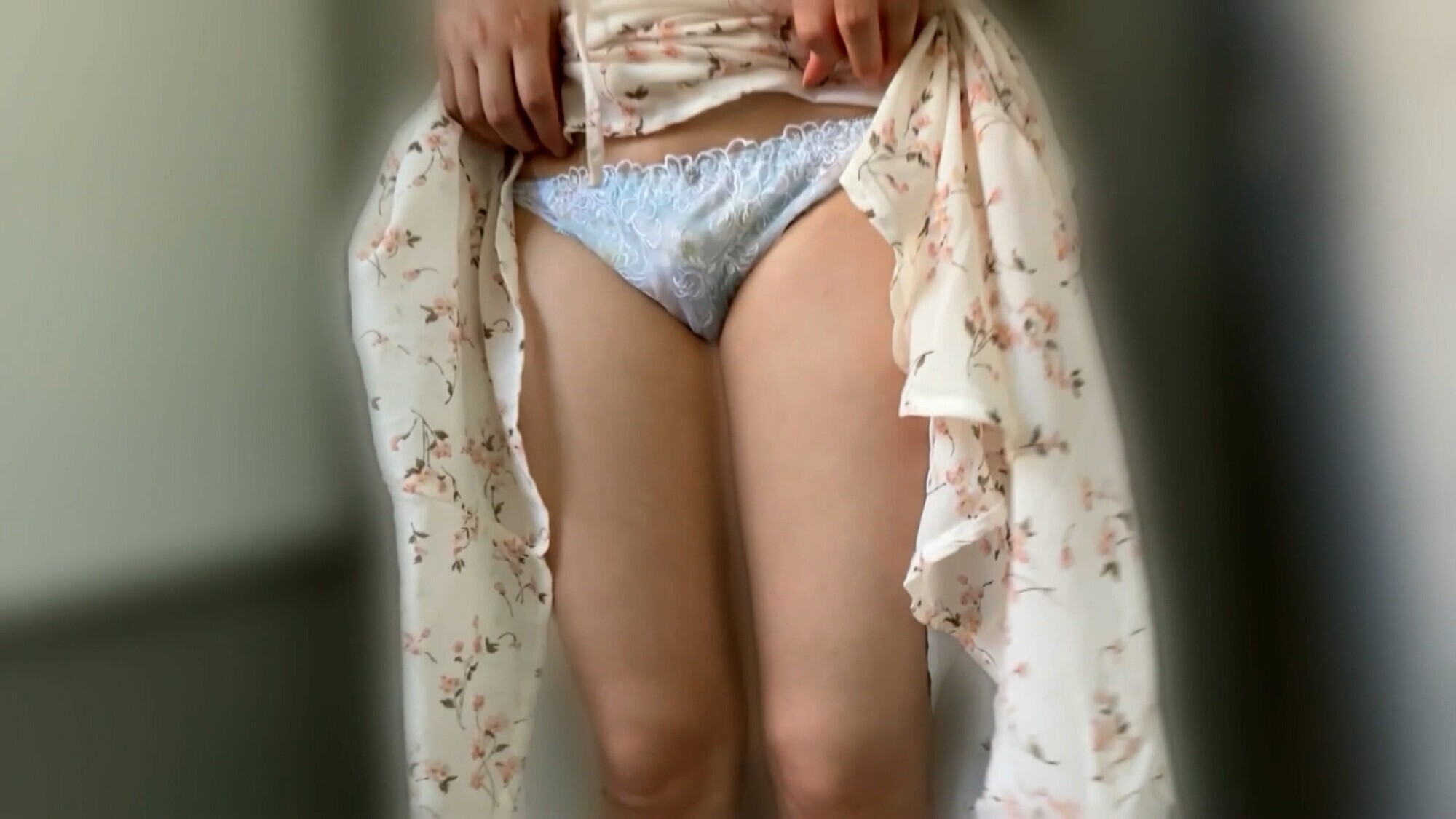 花芽ありすちゃんとリモバイ散歩!街中で絶頂恥辱プレイ! 18枚目