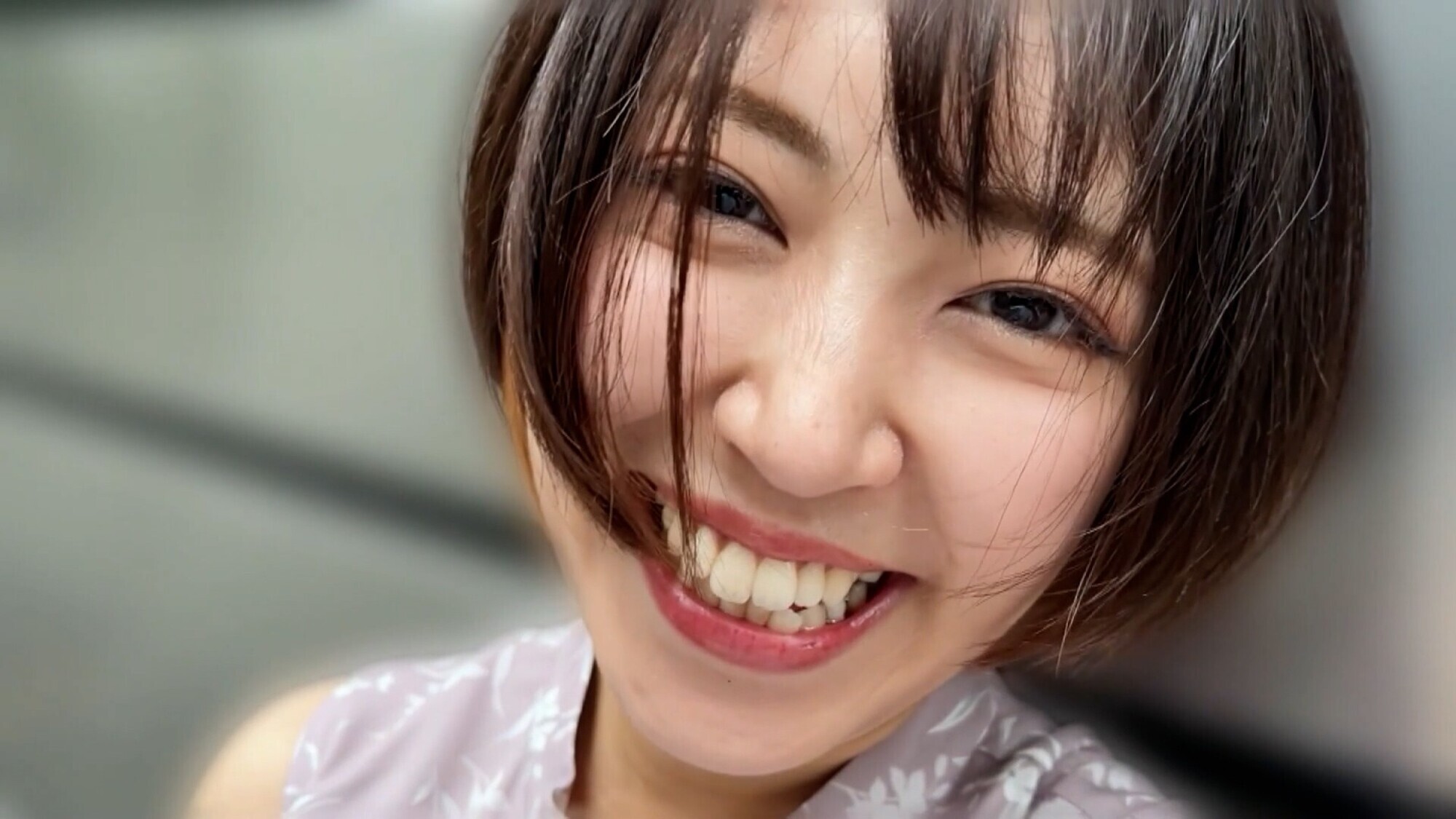 加賀美さらちゃんとリモバイ散歩！街中で絶頂恥辱プレイ！ 画像8