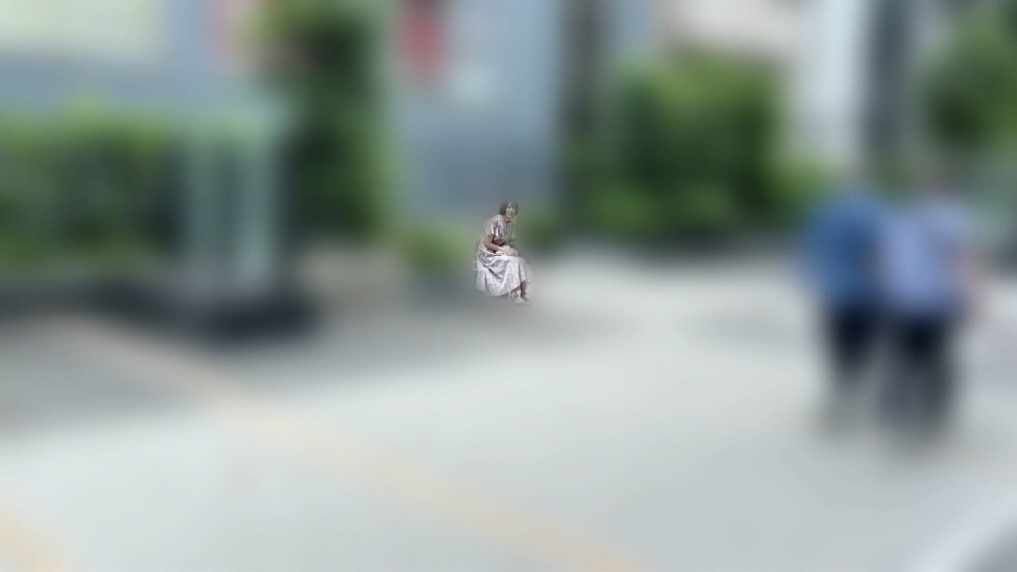 加賀美さらちゃんとリモバイ散歩！街中で絶頂恥辱プレイ！ 画像9