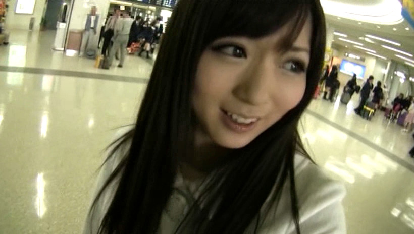 突然ですが、沖縄まで行って素人さんとAV撮ってきてください!! 麻倉憂 画像1