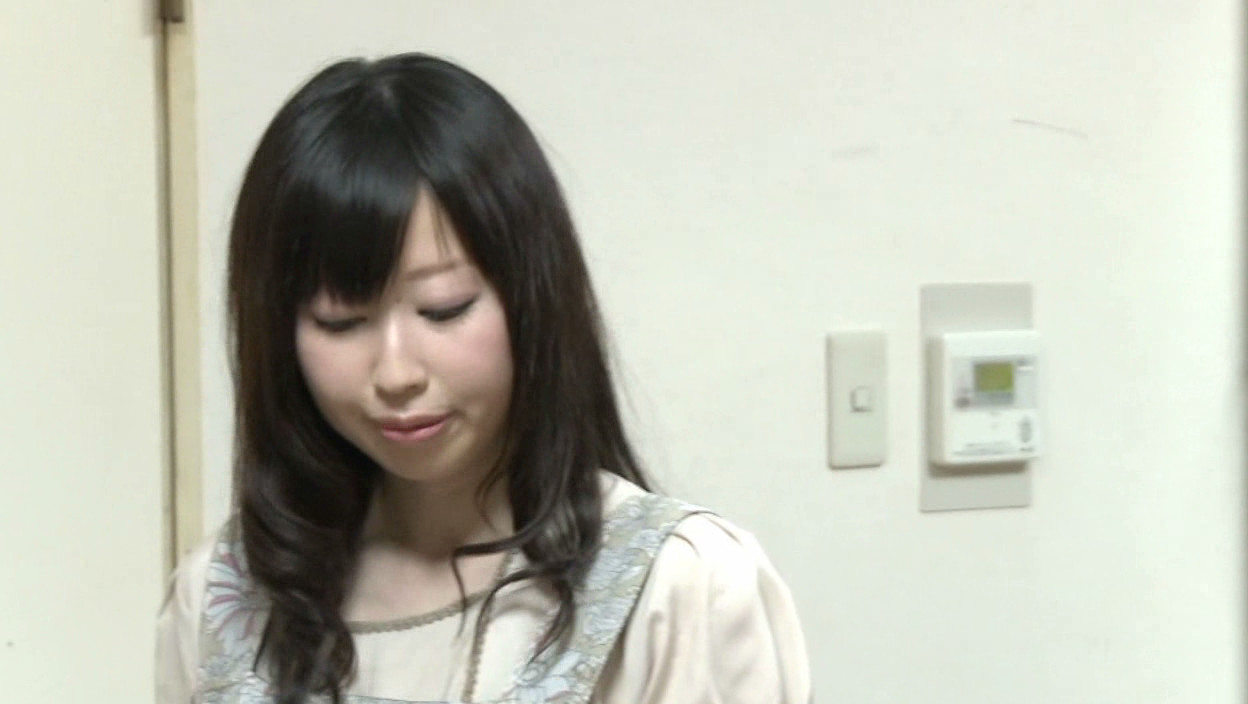 夫のすぐそばで義父にやられる妻たち 坂下えみり 菅野みなみ 画像1