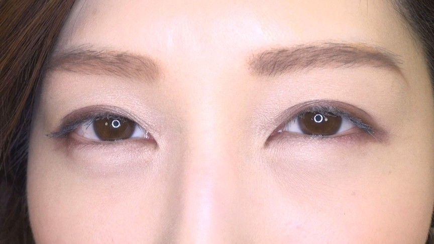 佐々木あきのM男イジメ チ○ポが疼く卑猥な淫語で責めたてるドスケベ痴女 画像1