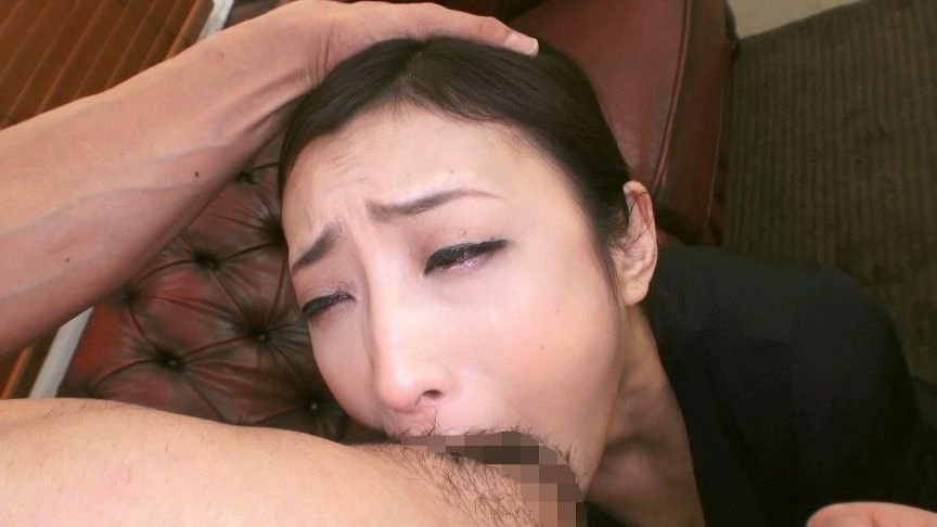 突然ディープスロート!!いきなりチ●ポを喉奥まで突っ込まれちゃった素人娘たち!! 画像15