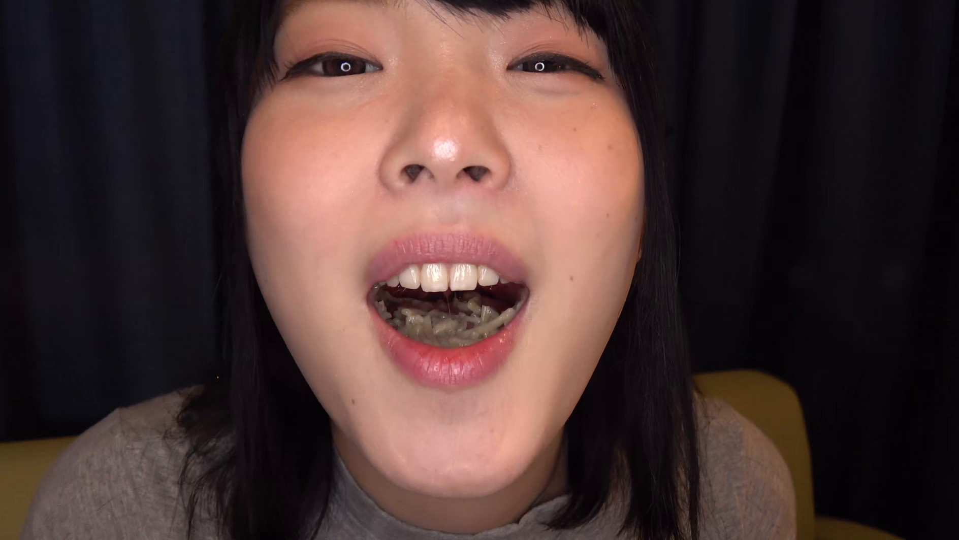 素人ドキュメント 強制エンドレス嘔吐 食わせて、吐かせて、大量のゲロを浴びまくる!! 画像16