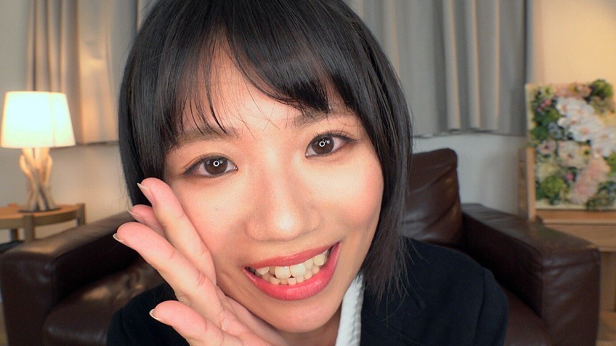 オナサポ商事 働く女の密着囁きストリップ 画像3