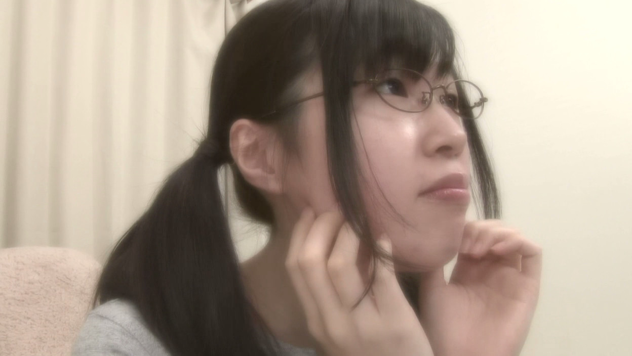 大人しい地味子に中出し17 えみ 画像1
