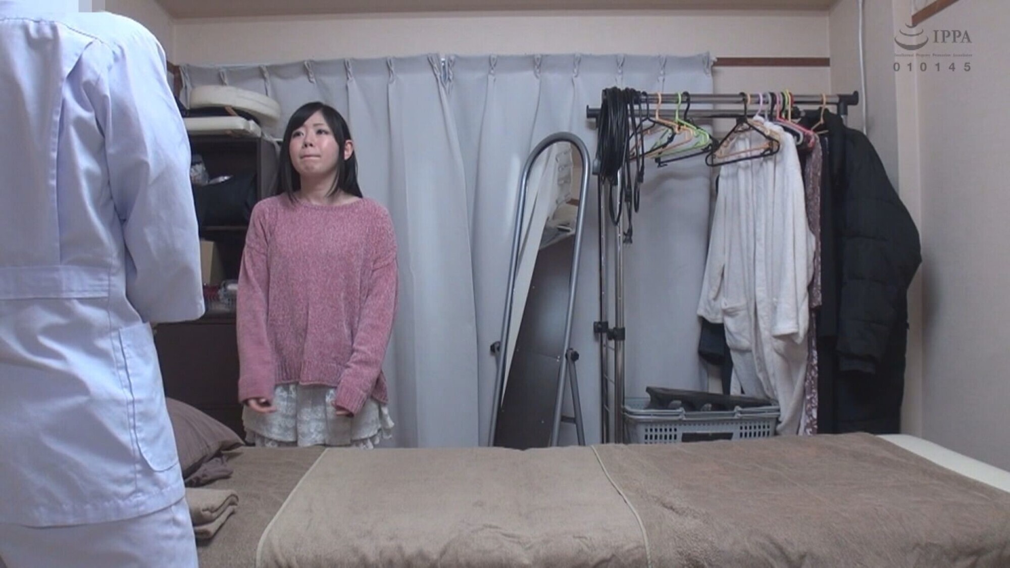 春川莉乃 魔法のオイルで快感マッサージ 画像1