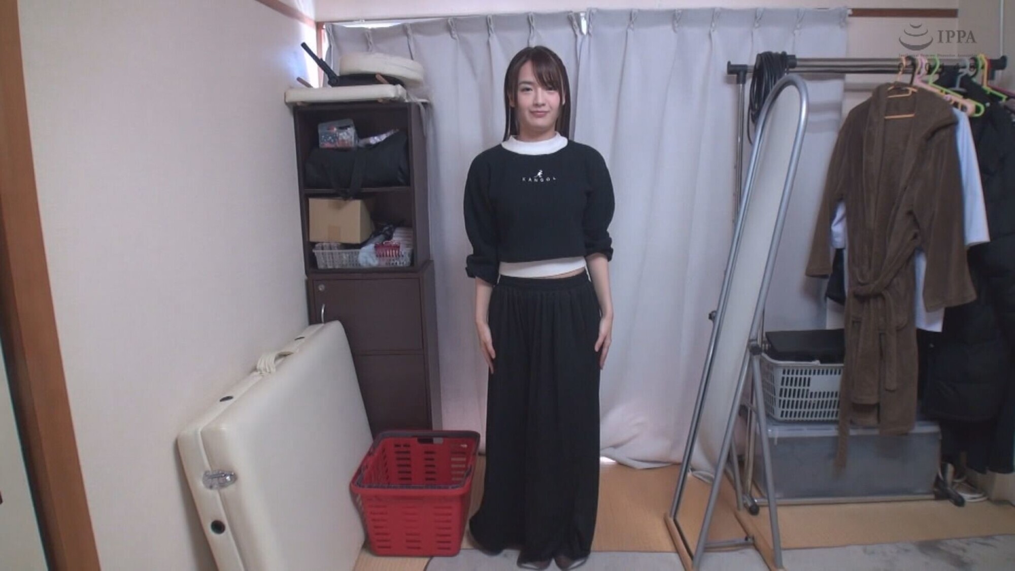 向井藍 AV面接 キャスティング前の全裸チェックや感度チェック 画像1