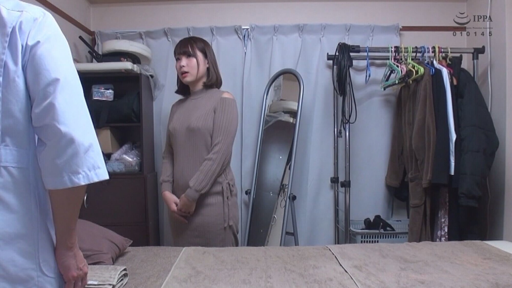 川原かなえ 魔法のオイルで快感マッサージ 1枚目