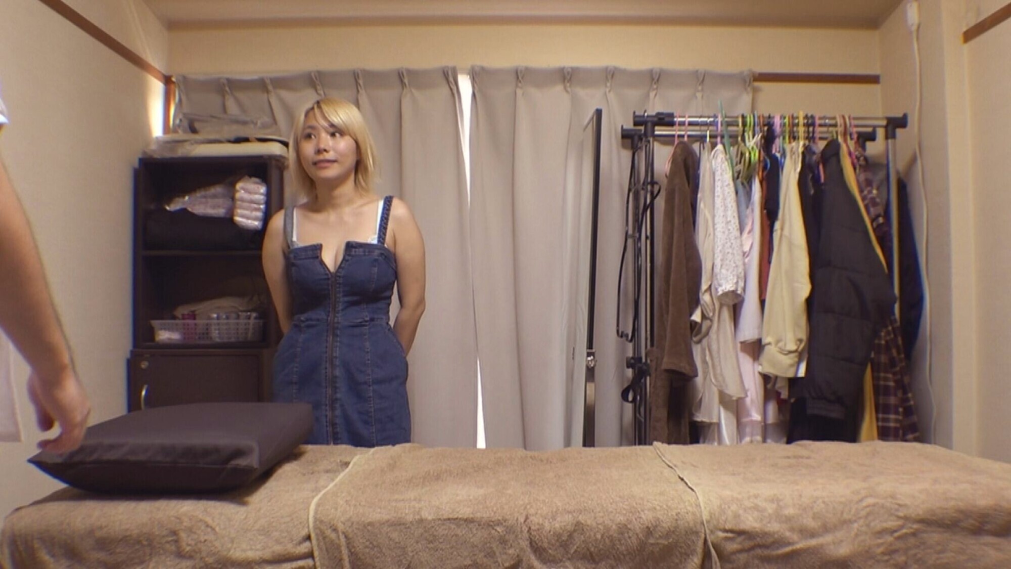 雨宮凜 魔法のオイルで快感マッサージ 画像1