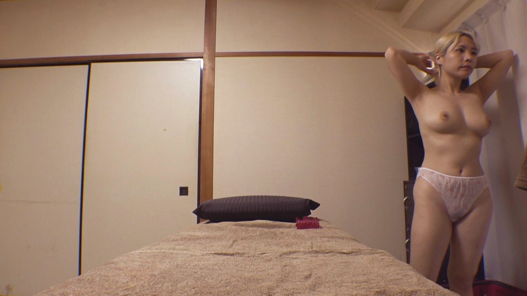 雨宮凜 魔法のオイルで快感マッサージ 画像2