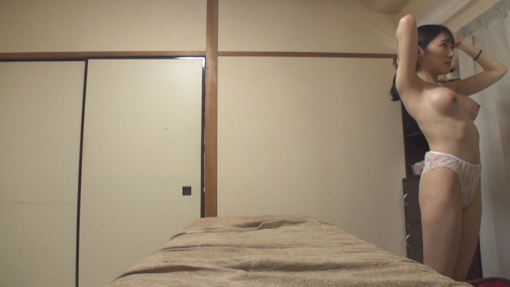 夏目みらい 魔法のオイルで快感マッサージ