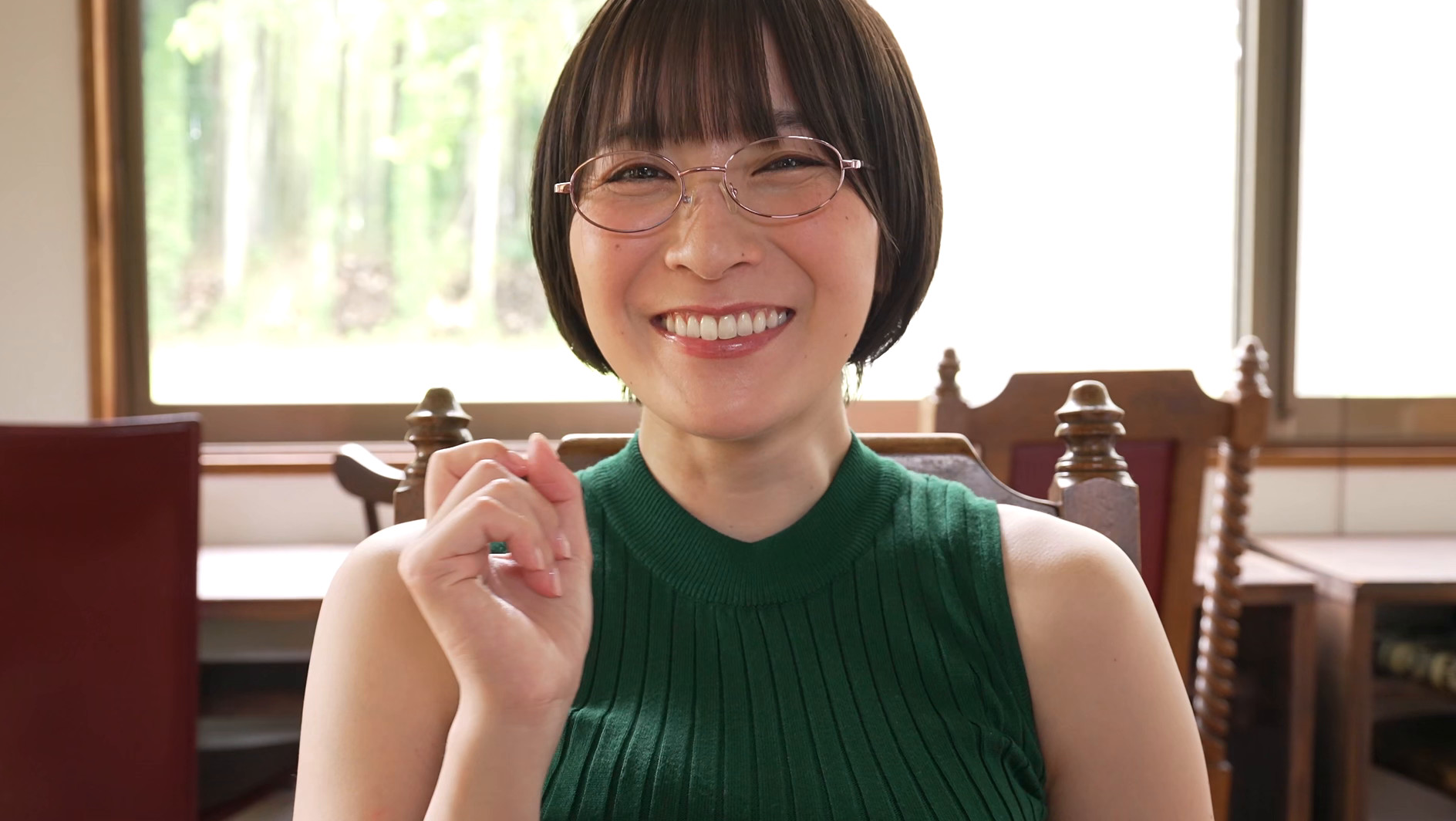 グラビアアイドル 紺野栞『たわわなお姉さん』サンプル画像2
