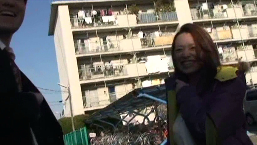 団地で美人妻をナンパして自宅へおじゃま 交尾中出し 2 画像2