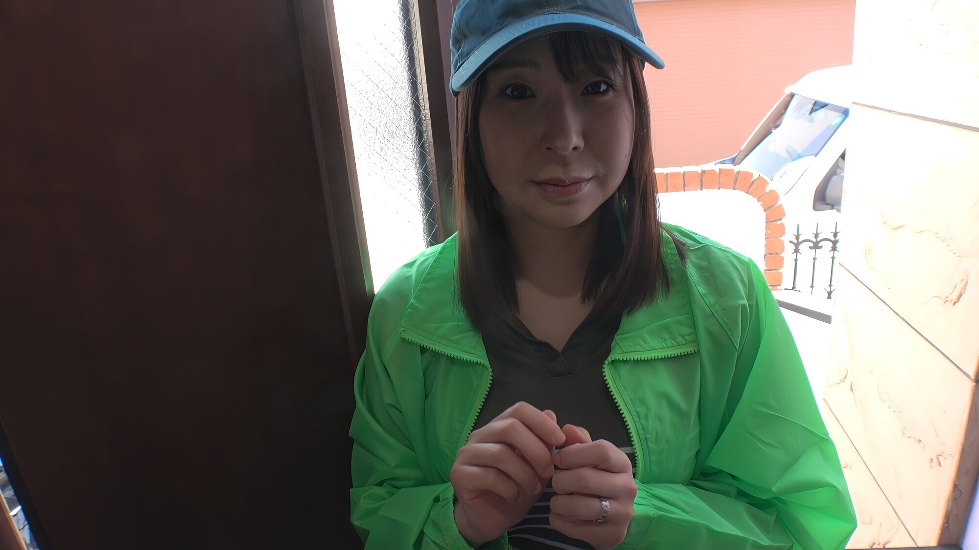 街でよく見かける地域担当の宅配パート妻 配達された勢いでガチ口説き!あっという間に他人ま〇こGET完了! 画像17
