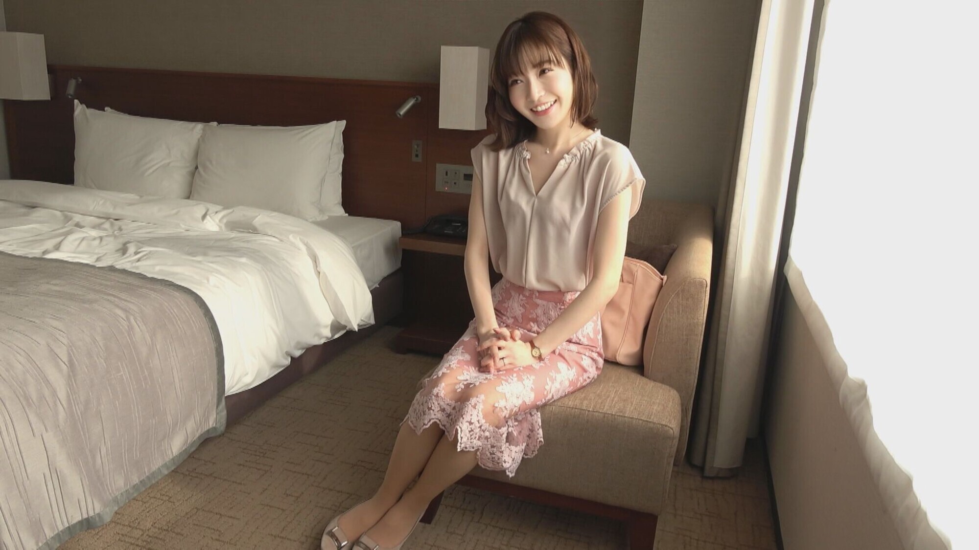 内密不倫で大胆に濡れイきする美人妻まりさん 画像2