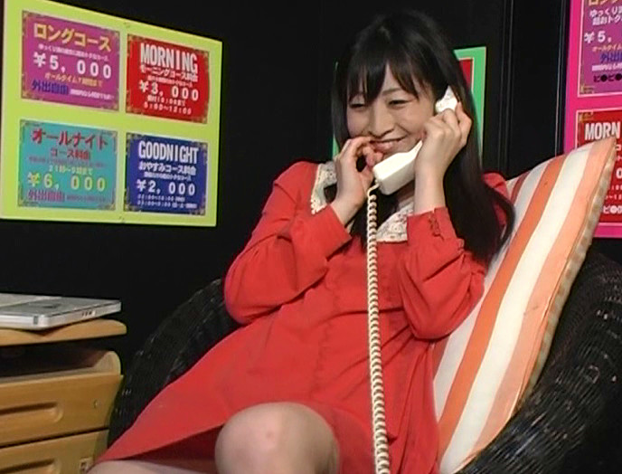 逆テレクラに通う女性客はヤリマンだから即アポ簡単。今夜も何人喰えるかな!? 画像1