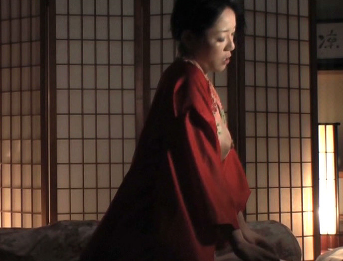 「ねぇ、起きてる?」 男を夜這いする女たち・・・ 4時間 画像3