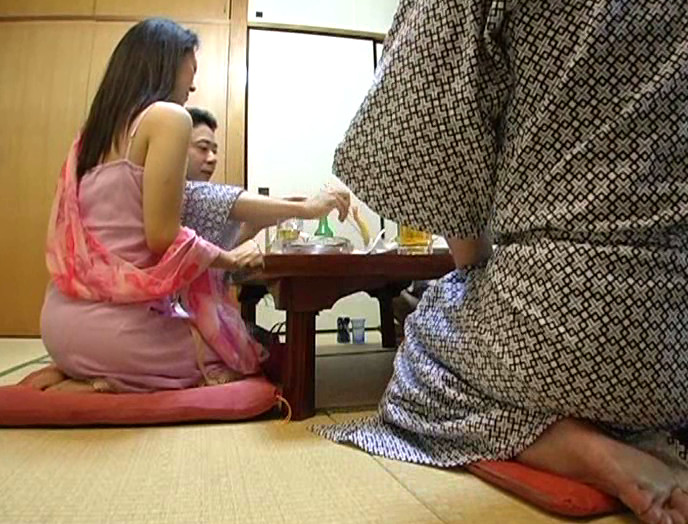 温泉街の人妻コンパニオン 宴会乱痴気騒ぎ盗撮3 画像2