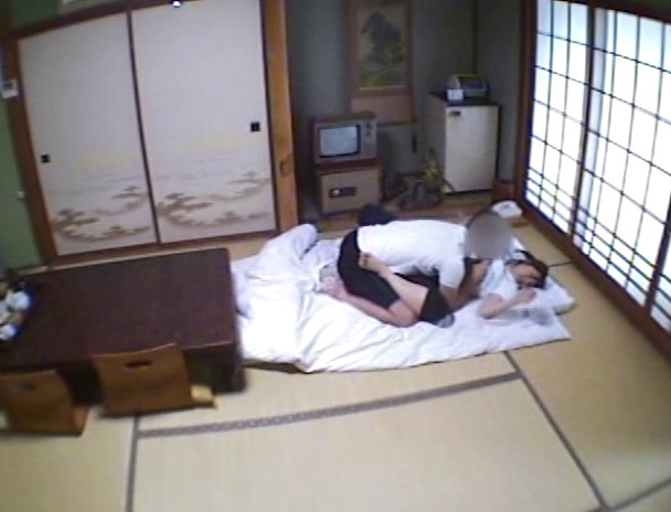 某有名旅館が閉店して流出した盗撮映像を高値で買い取り勝手に発売しちゃいました！ 画像9