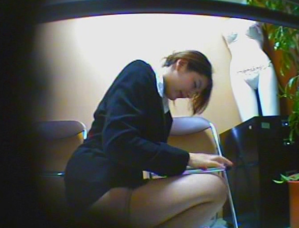 倒産したランジェリーメーカーの面接で羞恥行為を強要した映像がまさかの流出！週刊誌を騒がした問題作を緊急発売！！ 画像20