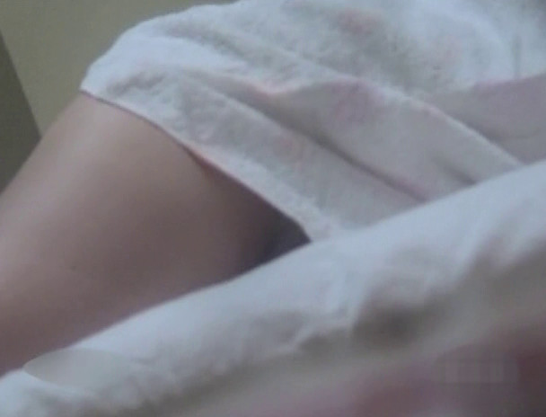 ［個人投稿］さみしい熟女の私生活を特殊な方法で隠し撮り！長時間の映像より自慰行為が撮れた女のみを厳選！もちろん無断で発売！！ 画像16