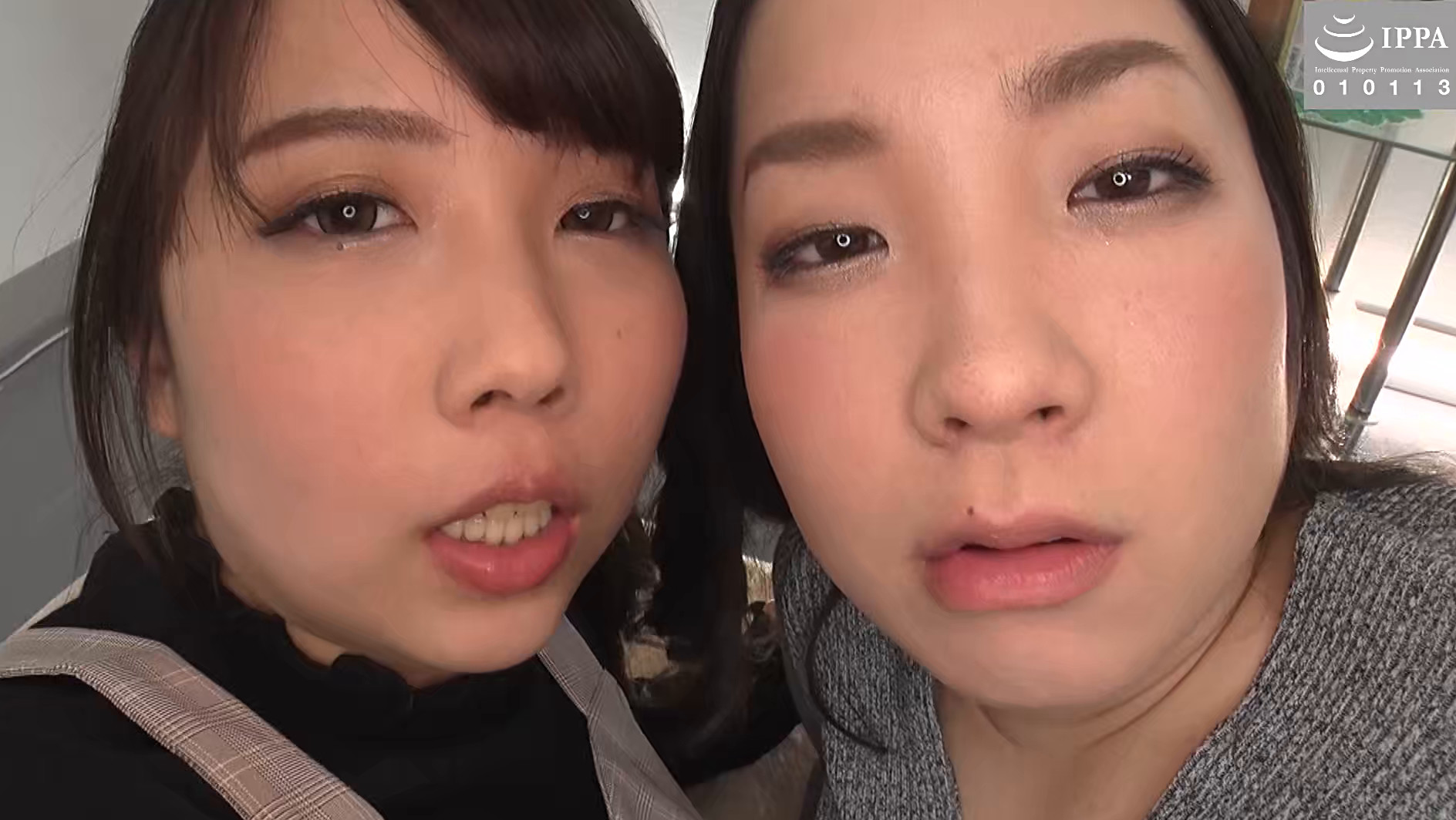 美脚ロングブーツが似合うお姉さんのパンスト脚舐めレズ 画像5