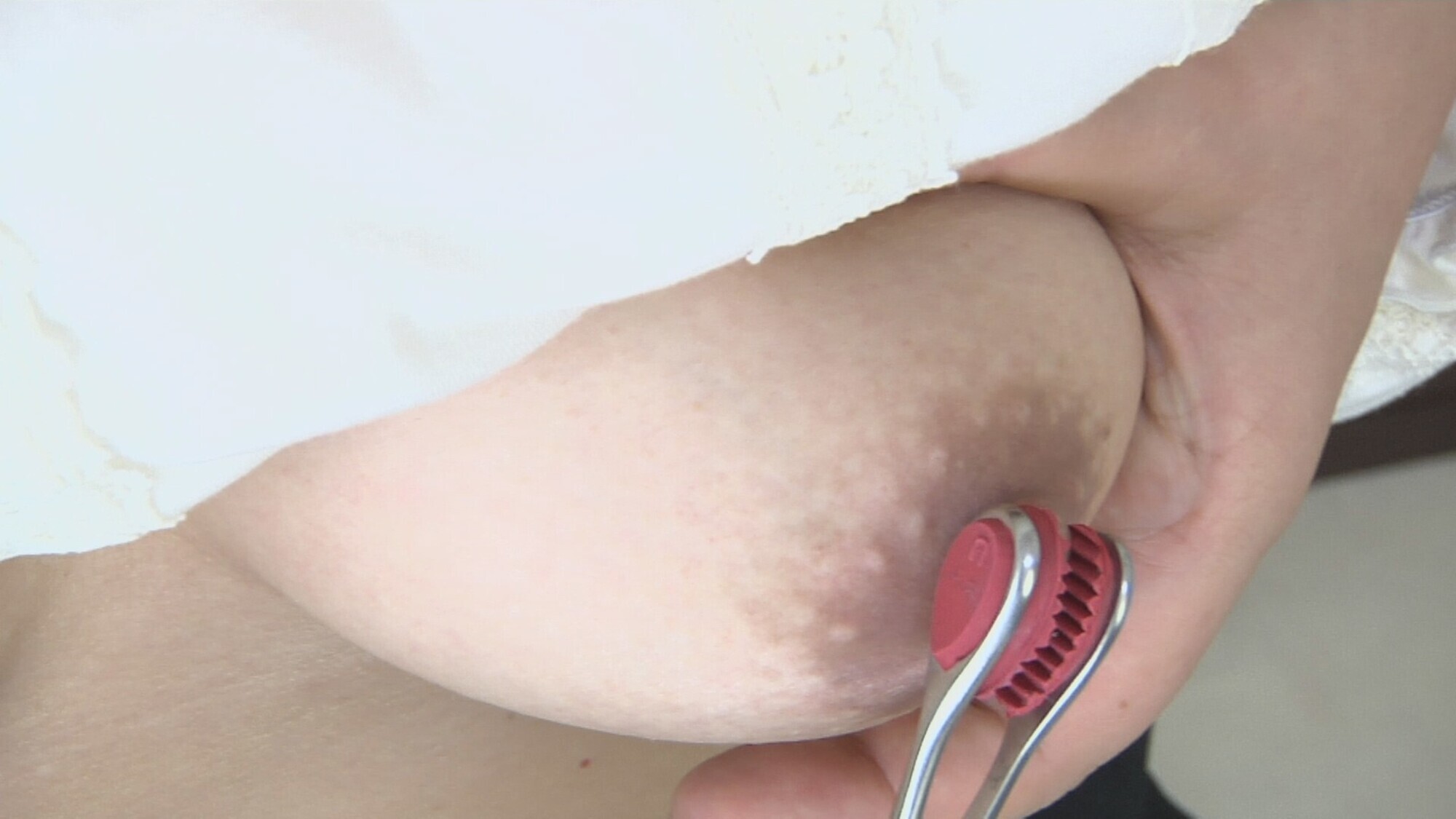 大きい乳首の理由はいじり過ぎてる証拠 エロく伸びすぎた乳首 画像10