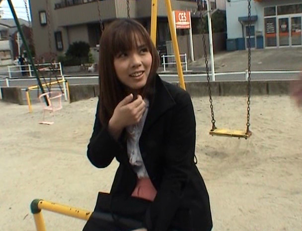 公園で見かけた美人園児ママをナンパ2 画像1