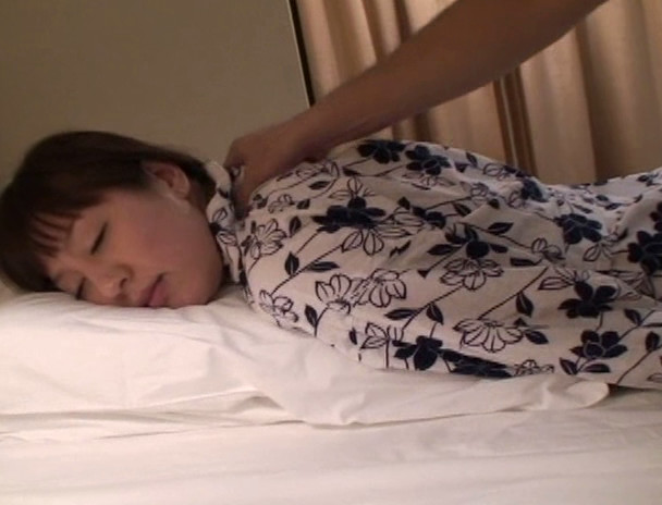 わいせつマッサージ師の記録 盗撮されていた美人妻4時間 1 画像1