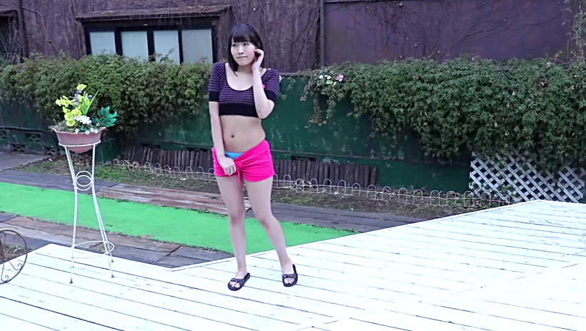 ハレンチBODY ~究極のエロ尻とGカップ爆乳が凄い新人軟体アイドルが極上ボディ引っ提げて衝撃のグラビアデビュー~ 宇佐美りな 1枚目