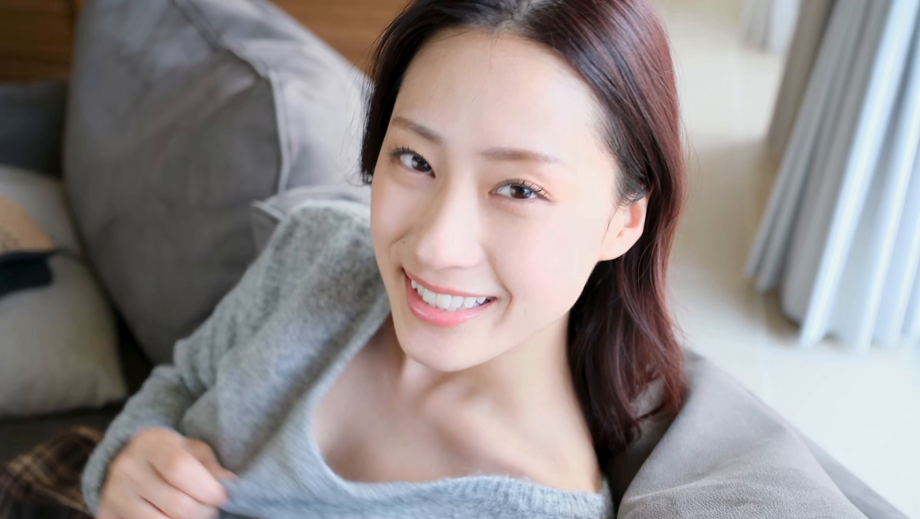 冷たい瞳、熱いカラダ 澄田綾乃 3枚目
