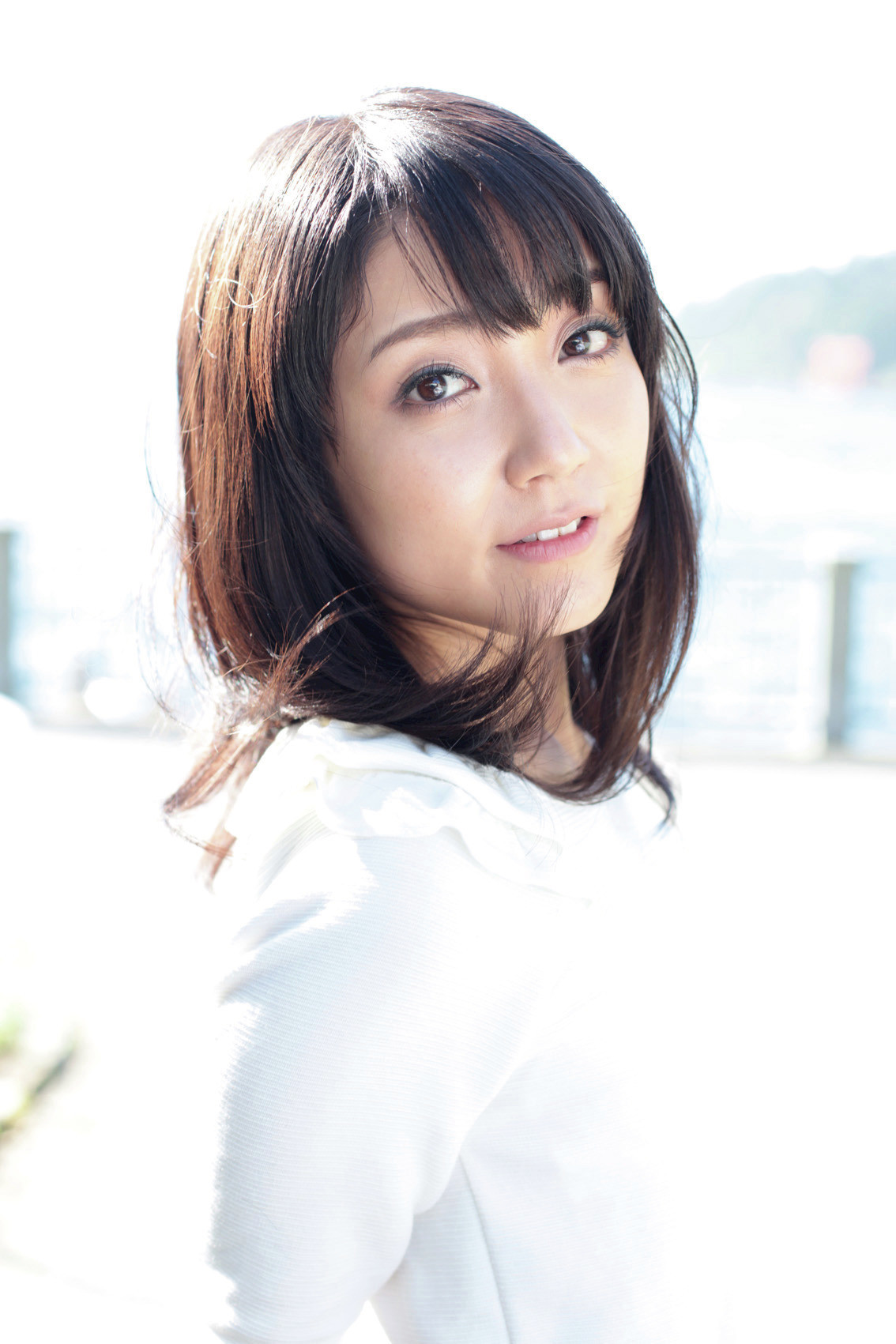 エロフェッショナル仕事の流儀 こよなく人妻を愛するこの道20年のベテランプロデューサーが厳選!狙っても撮れない神レベルの産物 もう二度と拝めない絶品人妻動画 12人4時間 画像1