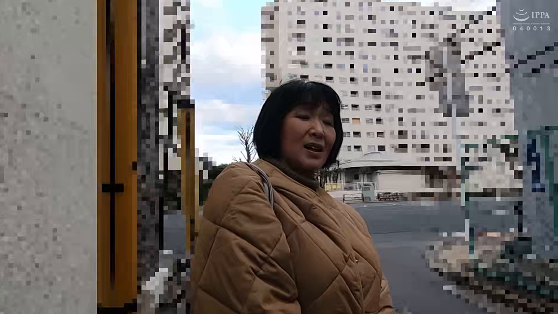 街角おばさんナンパ 商店街にいそうなごく普通のおばさんがワインの試飲でほろ酔い気分、「こんなおばさんで良いの?」とか言いながら嬉しそうに生姦SEX 「まだ妊娠するんだからね」とか言ってるマ○コに中出し!! vol.2 画像1