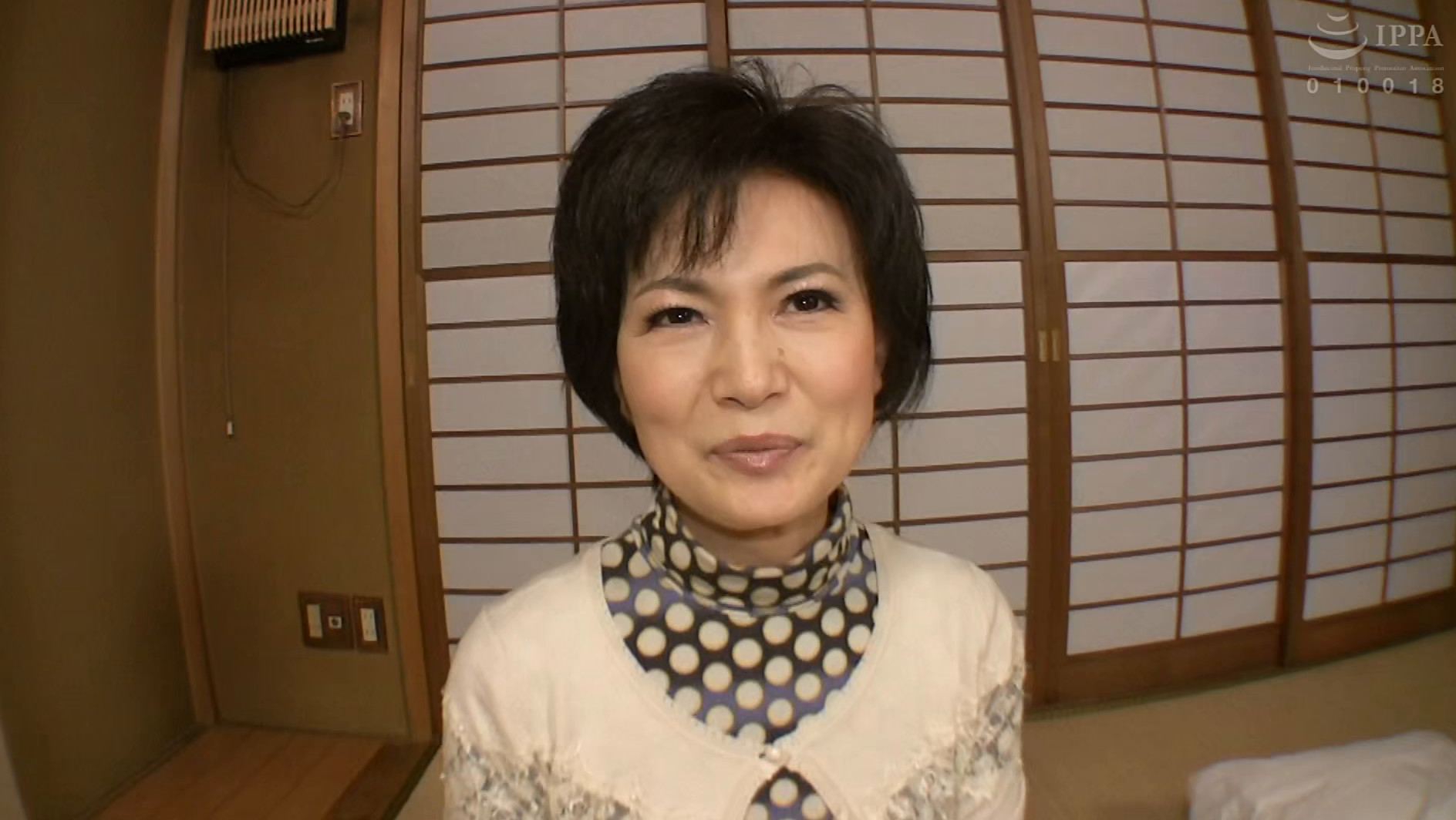 遅咲き熟女 良き妻・良き母を務めてきた遊びを知らないお堅い女が・・・過呼吸になるほどの濃密なSEX 20人4時間 画像1