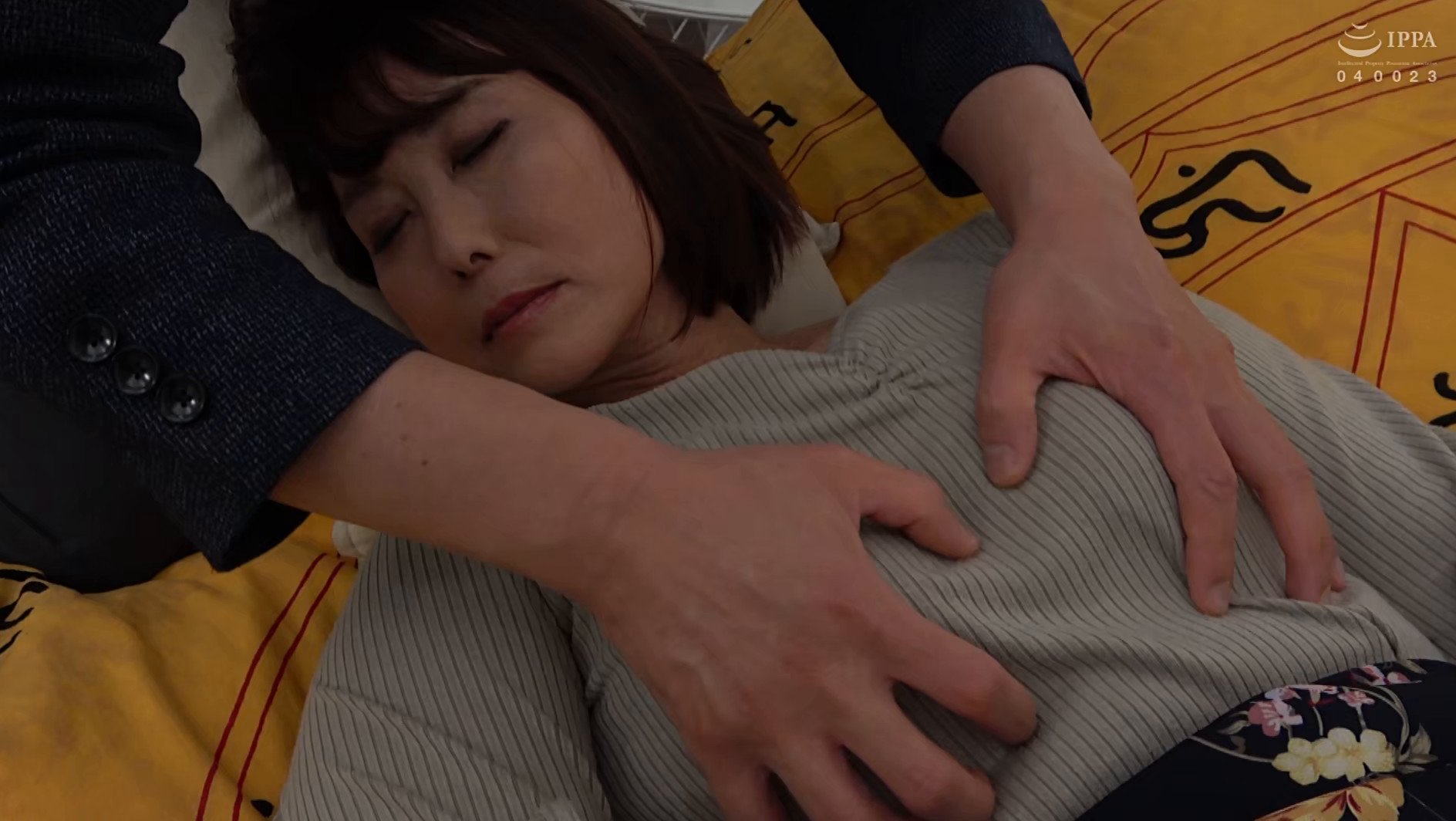 同級生に夜這いかけられて･･･大量の潮を吹いてしまいました！【京野美沙】