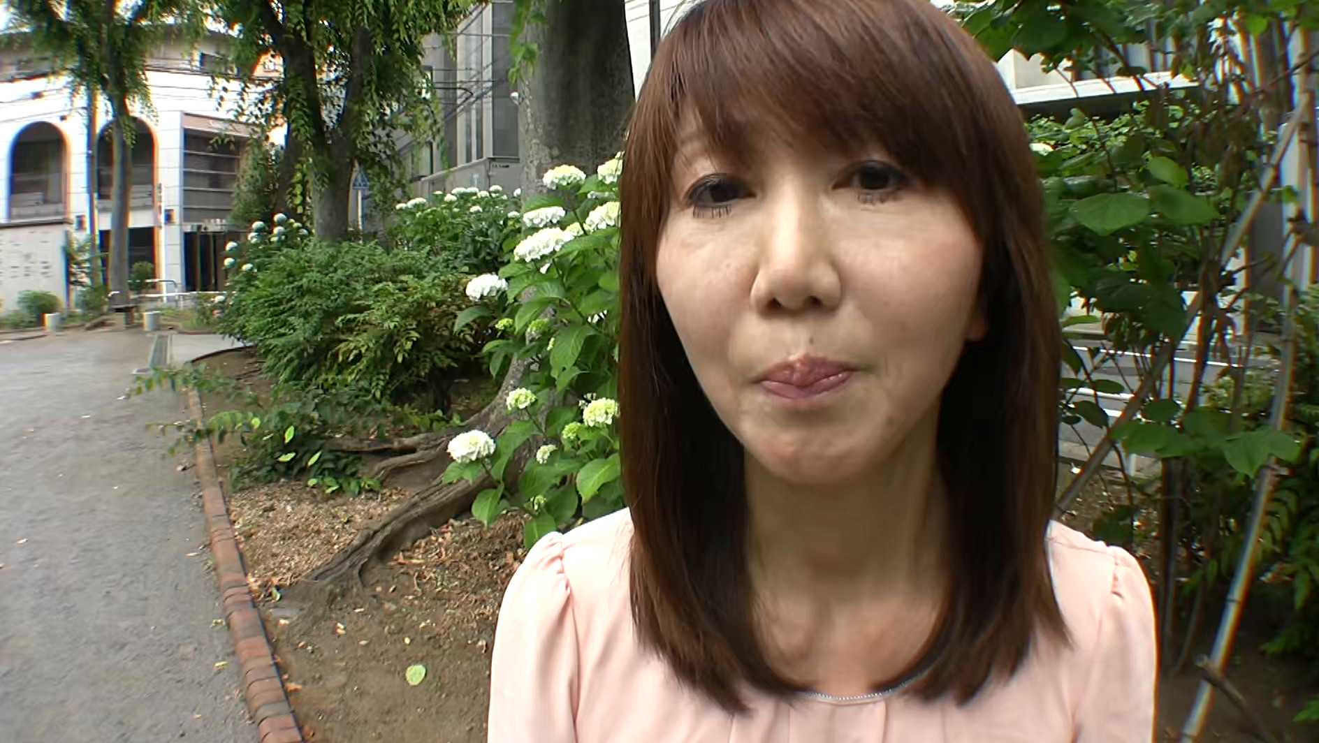 身の回りに潜む清楚な顔したむっつりヤリマン 隠れビッチな素人熟女とワンチャンしたい 隣の淫乱妻12人240分 2