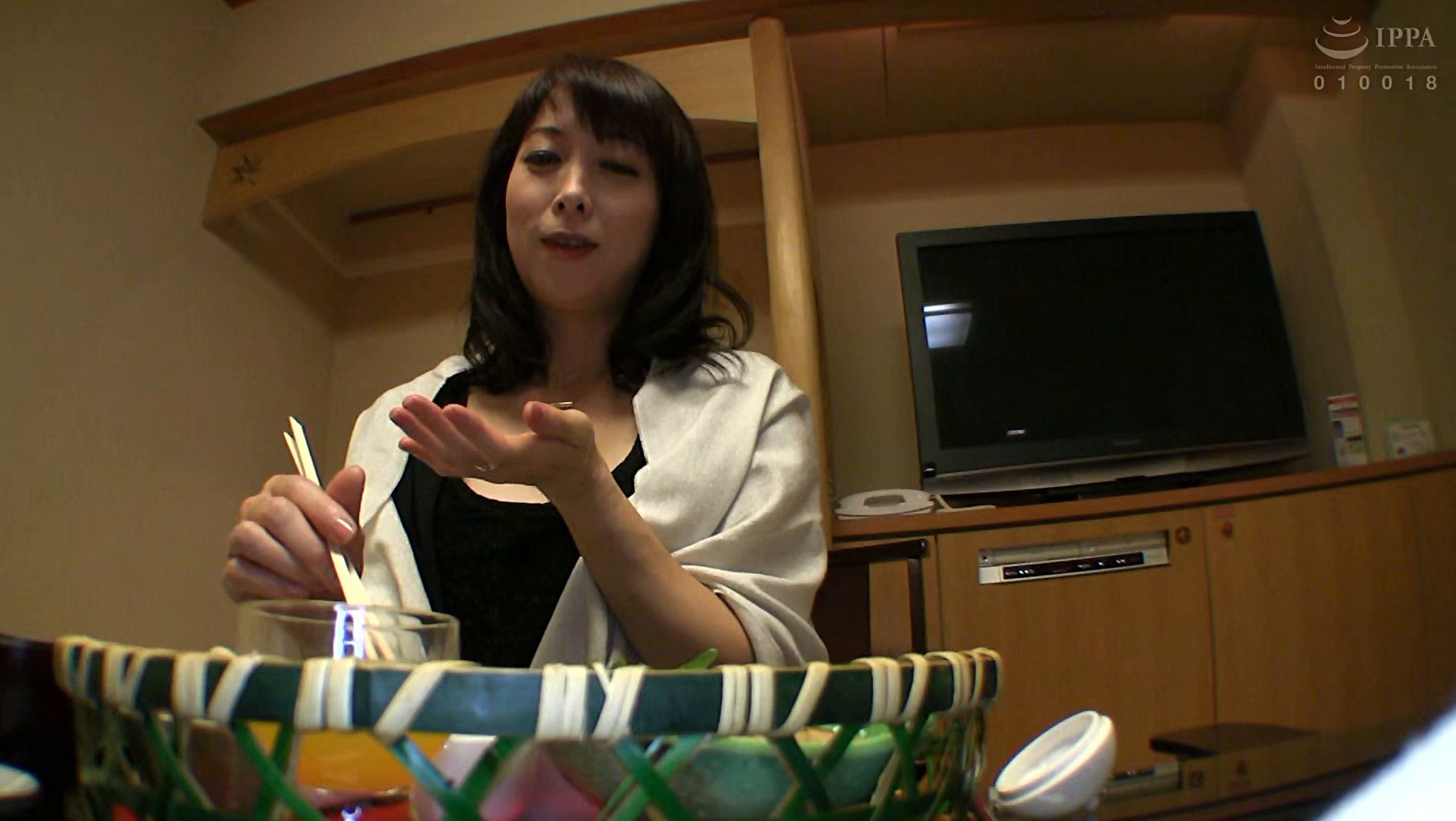 いやらしい六十路はお嫌いですか？【人生最後のAV出演】一番奥を貫かれ切なく乱れる初撮り熟女5人 8