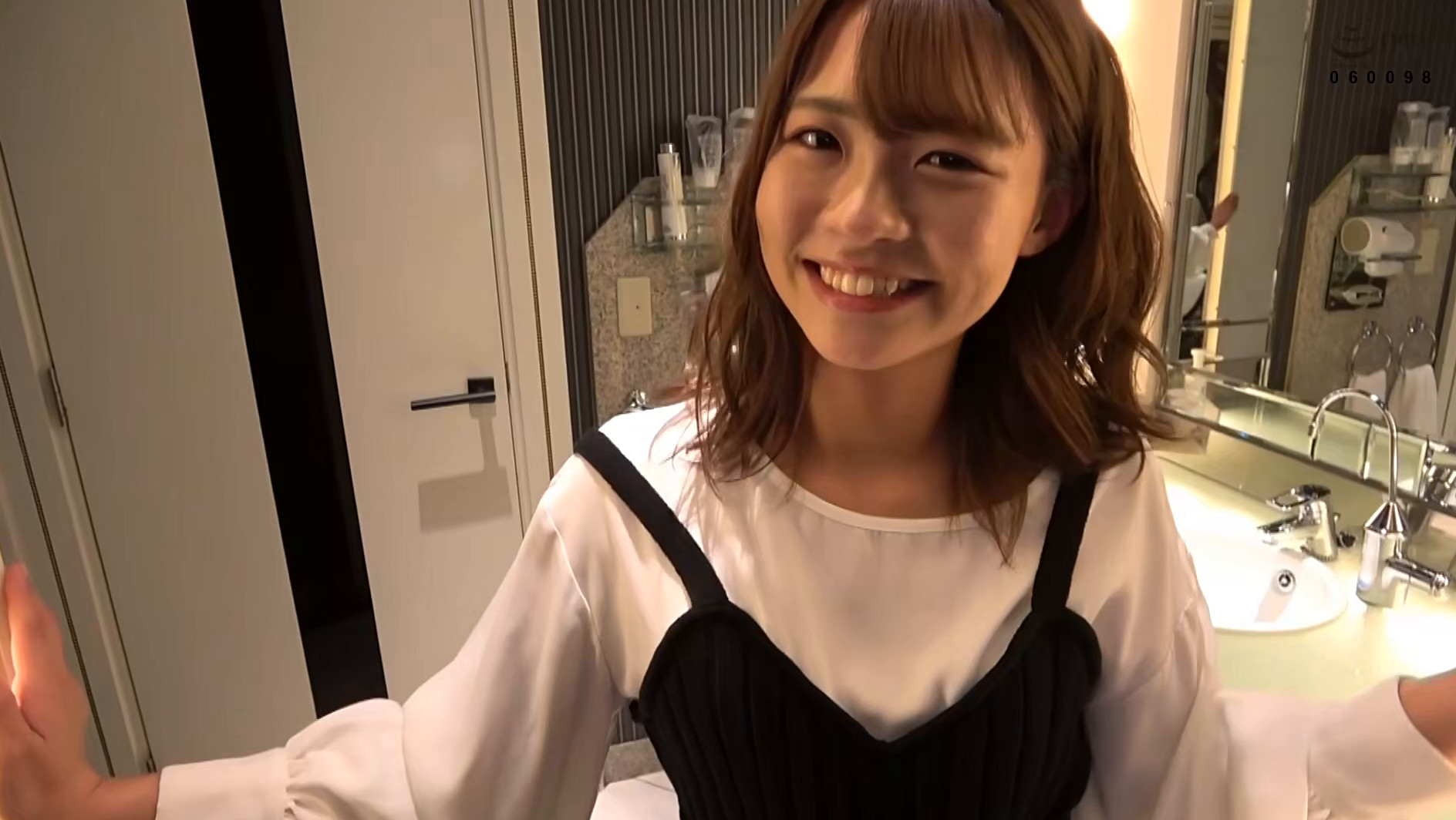 舞い降りた貧乳エンジェル 6 ちっぱいフェアリー 撮り下ろし3名 画像1